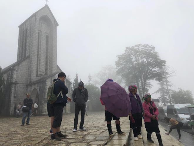 Temperature drops to 10 in Sa Pa tourist resort